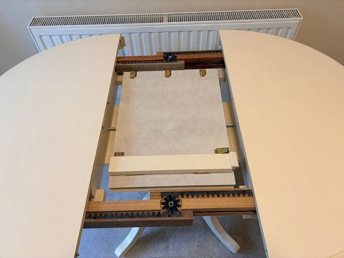 Extendable Dining Table (no chairs)