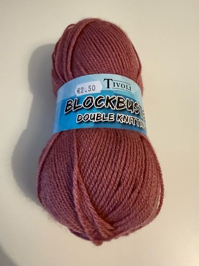 5 balls of blush pink yarn wool