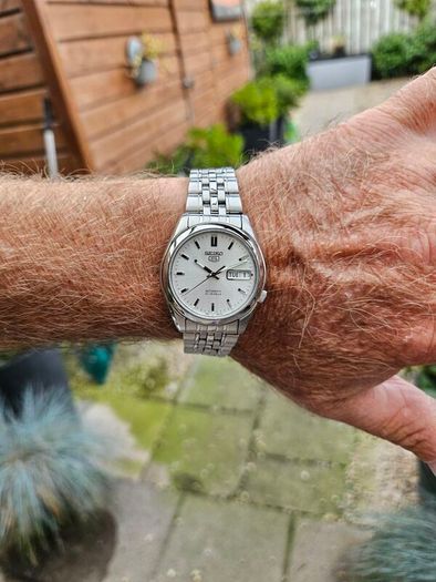 Watch Seiko 5 Automatic.