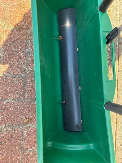 Lawn Fertiliser Spreader