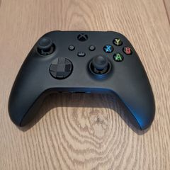 Official Xbox Series X/S Wireless Controller + Official Rechargeable Battery