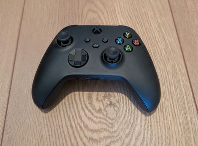 Official Xbox Series X/S Wireless Controller + Official Rechargeable Battery