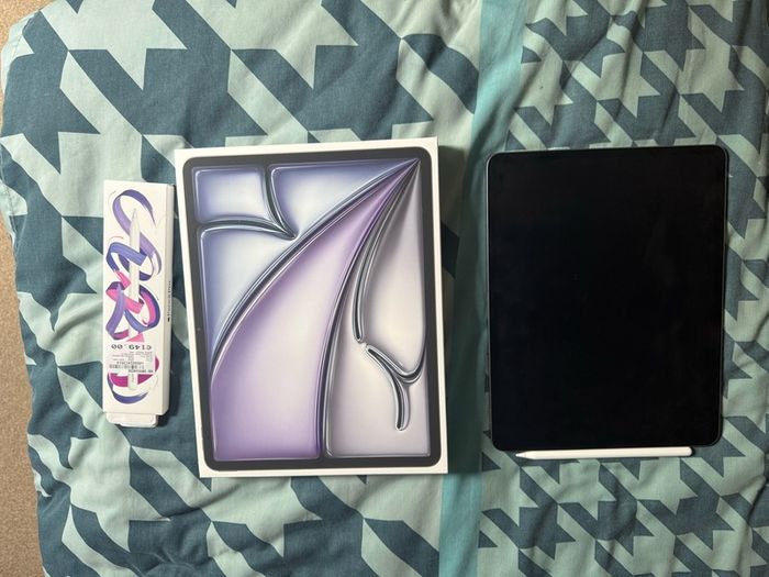Pristine condition iPad Air 13 inch 256gb M3 chip WiFi