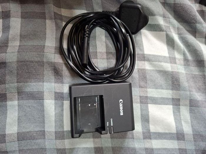 cannon eos 2000D complete package