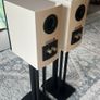 DALI Rubicon 2 speakers white - New condition - Boxed with stands Image 5