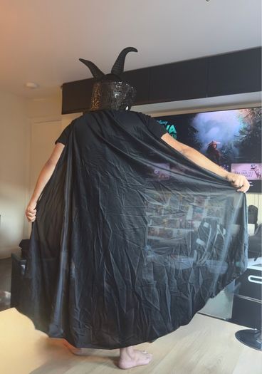 Halloween costume XL cape