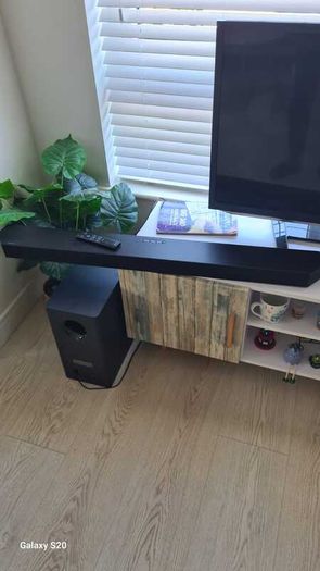 Samsung soundboard with woofer and remote