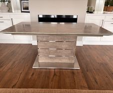 Extendable Dining Table  Excellent Condition