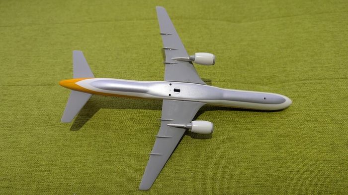 Hispania 1:200 scale model airplane, Boeing 757 aircraft, NEW