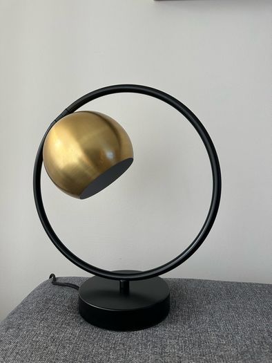 Table lamp