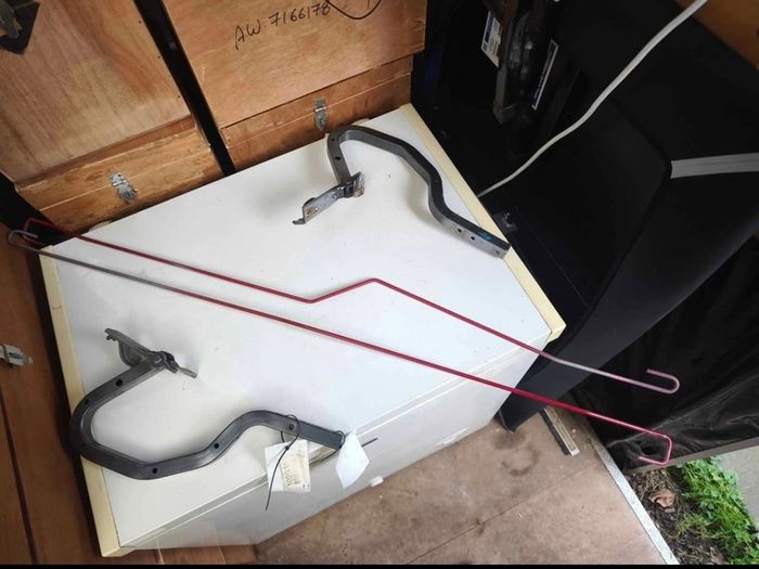Honda Accord Boot hinges and torsion bars