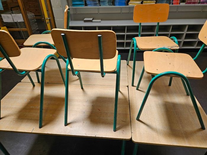 School tables/chairs