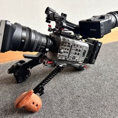 Sony Fx9 + Fe 28-135mm G + 2 V-mounts + 840gb Xqd