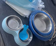 Puppy dishes, puppy pads