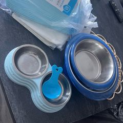 Puppy dishes, puppy pads