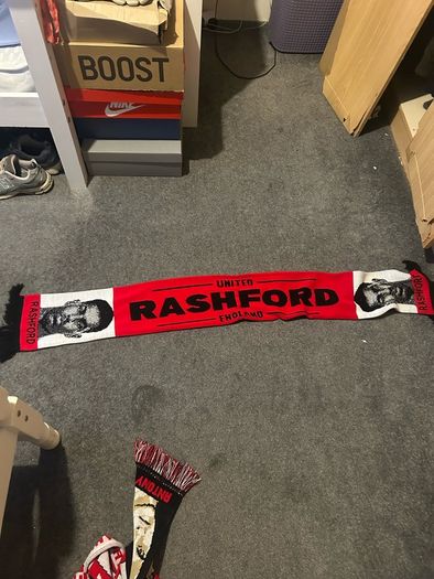 3 man united scarves
