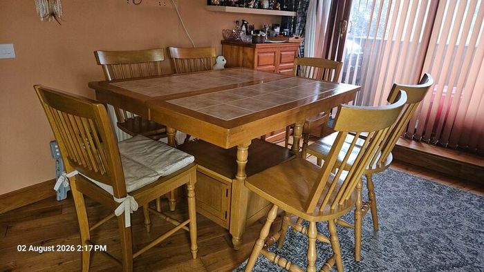 Solid oak extendable table