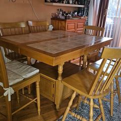 Solid oak extendable table