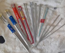 FREE GIFT: 3 Pairs of Knitting Needles with every Wool Pack!