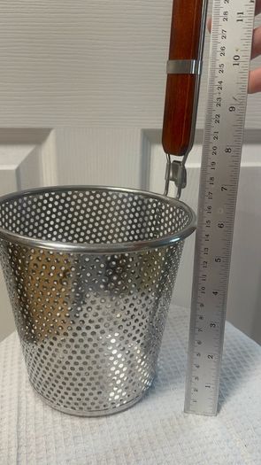colander food strainer with wooden hook handle