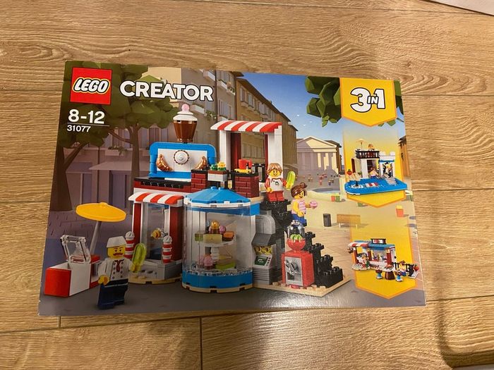 Lego 31077 - Modular Sweet Surprise