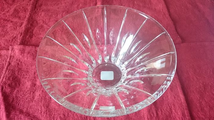 New In Box And Never Used Marquis By Waterford Crystal Sheridan Flared 10 Inch Centerpiece Bowl Made In Germany