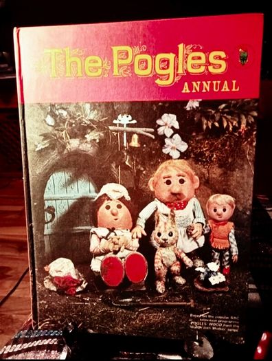 1970.  The Pogles Annual .