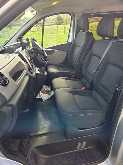 Renault trafic crew cab van