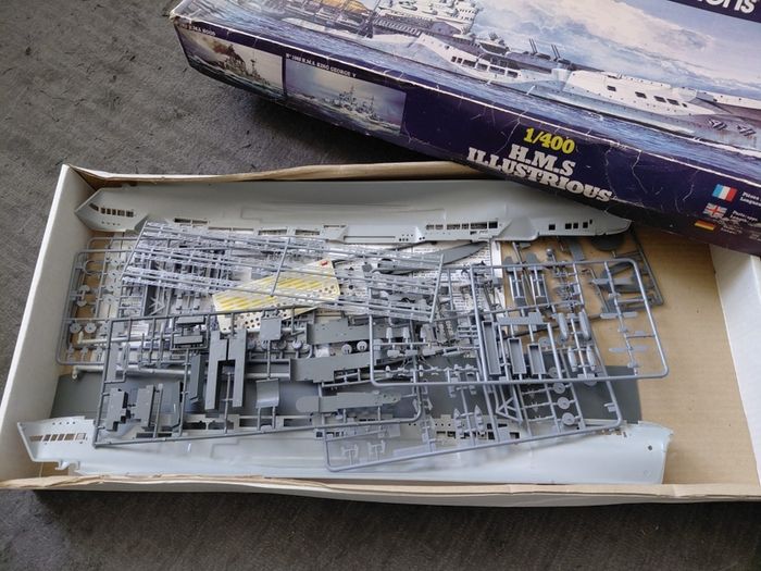 Heller 1/400 WWII Royal Navy Armored Fleet Aircraft Carrier HMS Illustrious