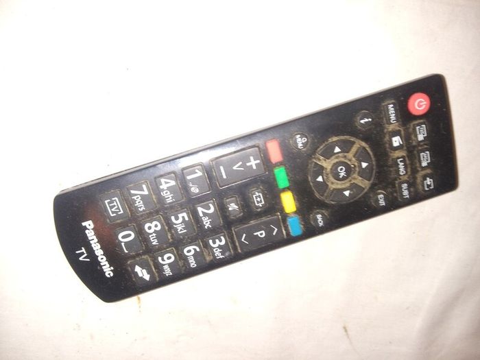 TV Panasonic. 32" Flatscreen. Spares or repair. READ AD.