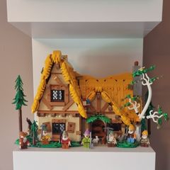 Lego Icons- Snow White & the Seven Dwarfs- 43242