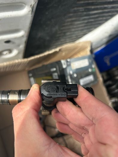 Golf Mk5 2l diesel injectors