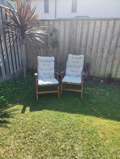 Outdoor dining table and chairs