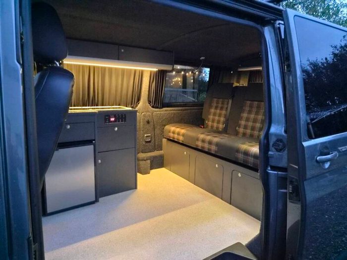 VW Transporter 5seats Automatic 4MOTION Immaculate