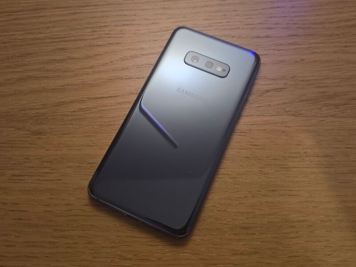 Samsung s10e