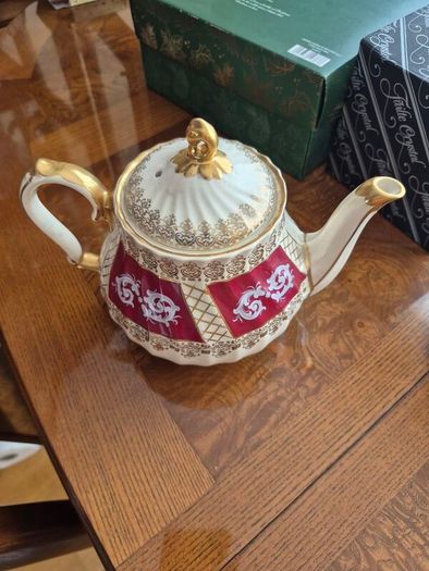 Vintage English Tea & Dessert Display Set, Sadler Teapot & Cries of London Plates