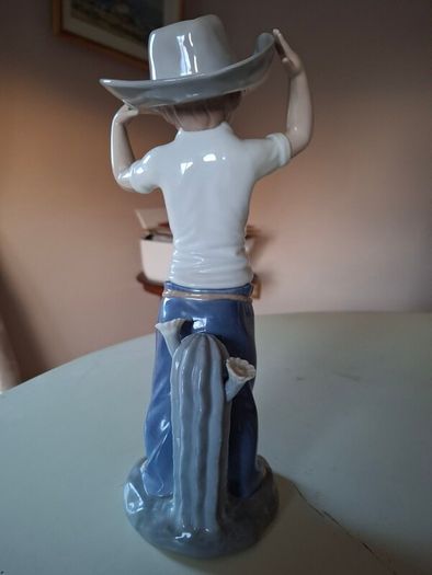Porcelain - Nao  / Lladro Figurines X 2