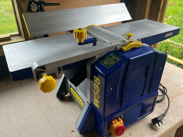 Thicknesser planer