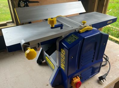 Thicknesser planer