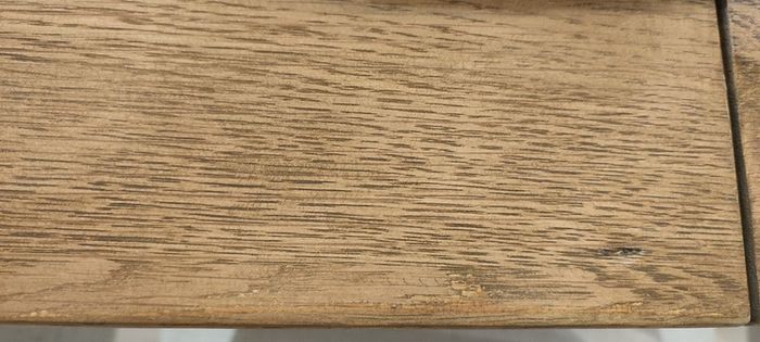 Extending dining table