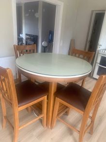 Round extendable kitchen table