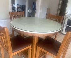 Round extendable kitchen table