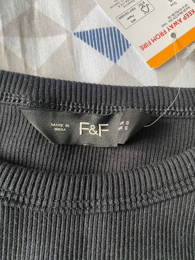 Size S black ribbed top