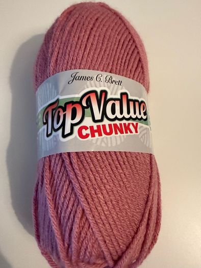 5 balls of blush pink yarn wool