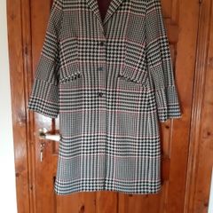Ladies Winter Check coat Size 16 Oasis