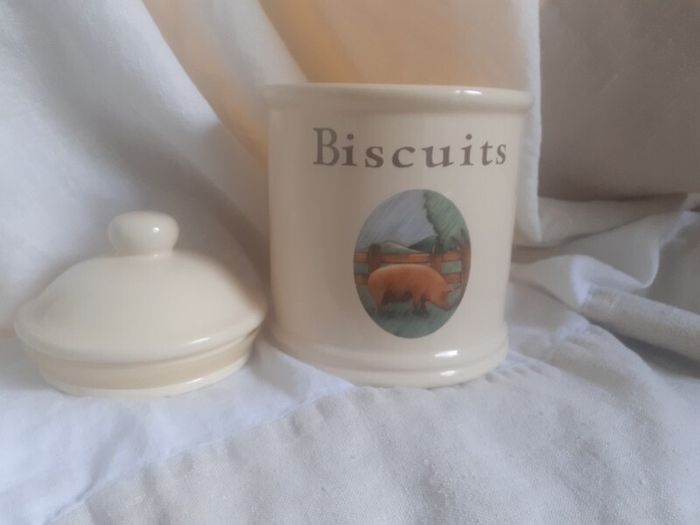 Vintage Farmhouse  Biscuit Jar.
