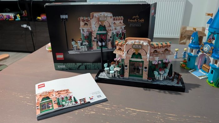 LEGO Icons French Cafe 10362