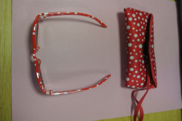 Kid's Polka-dot Sunglasses (with Case)