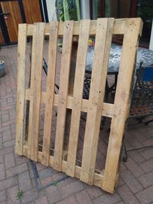 Pallet - clean and dry - FREE to collect
