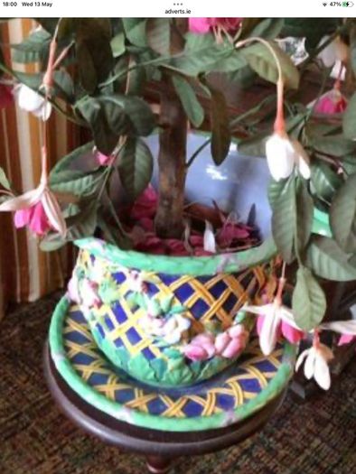 Big Majolica high relief colourful planter with tray
